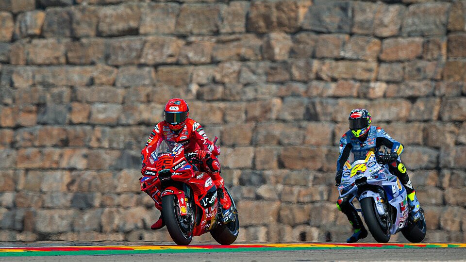 Marc Marquez (Ducati Lenovo Team)vor Fermin Aldeguer (BK8 Gresini Racing MotoGP) Marc Marquez (Ducati Lenovo Team)vor Fermin Aldeguer (BK8 Gresini Racing MotoGP)
