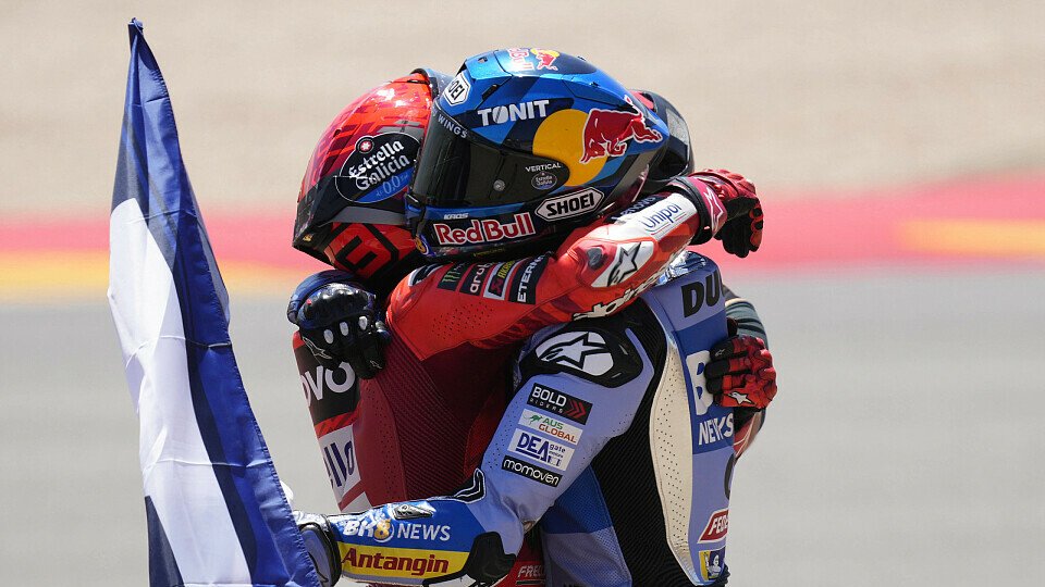 Sieger Marc Marquez (Ducati Lenovo Team) und Alex Marquez (BK8 Gresini Racing MotoGP) feiern nach dem Rennen