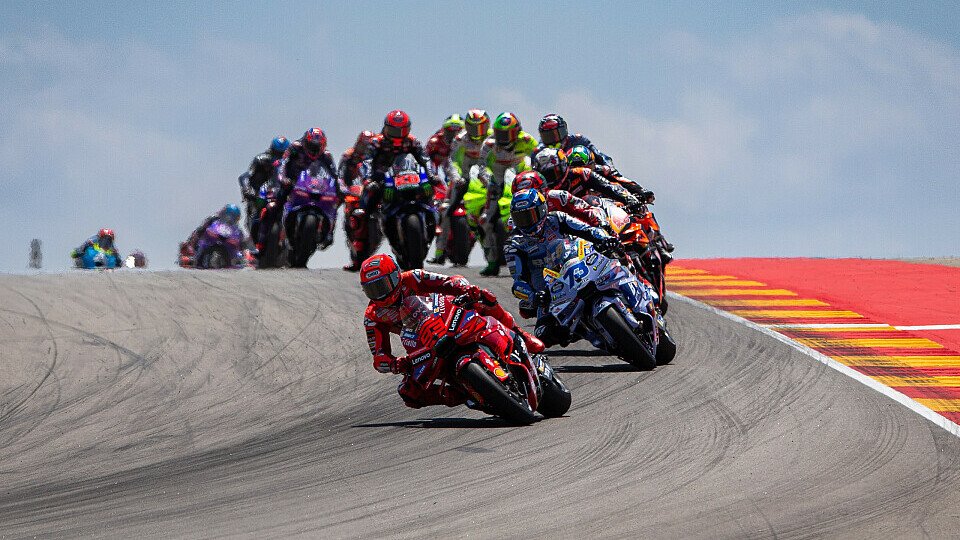 Polesetter Marc Marquez (Ducati Lenovo Team) gewinnt den Start