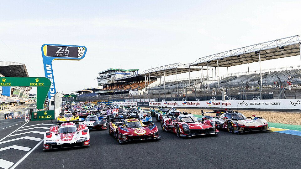 Gruppenfoto vor dem 24h-Rennen von Le Mans 2025 mit allen WEC-Autos.
