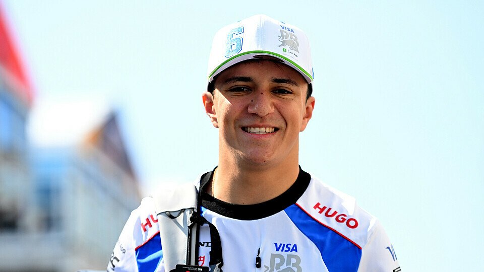 Racing Bull-Fahrer Isack Hadjar im Paddock