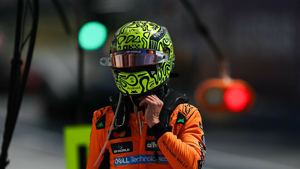 Landi Norris nach Crash auf dem Rückweg zur McLaren-Box 