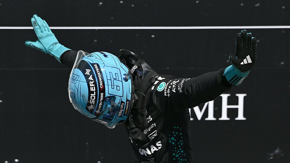 Sieger George Russell (Mercedes) feiert im Parc Ferme