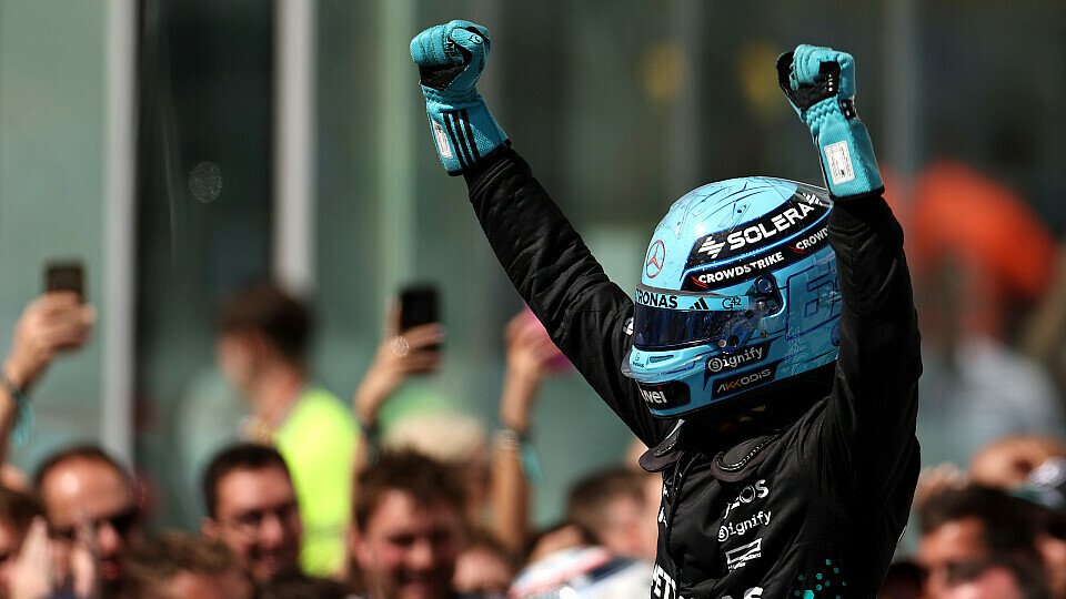 Sieger George Russell (Mercedes) feiert im Parc Ferme
