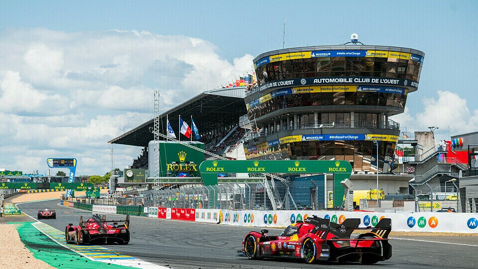 Der Ferrari #50 (Fuoco/Molina/Nielsen) und der Ferrari #51 (Calado/Giovinazzi/Pier Guidi) bei den 24h Le Mans 2025