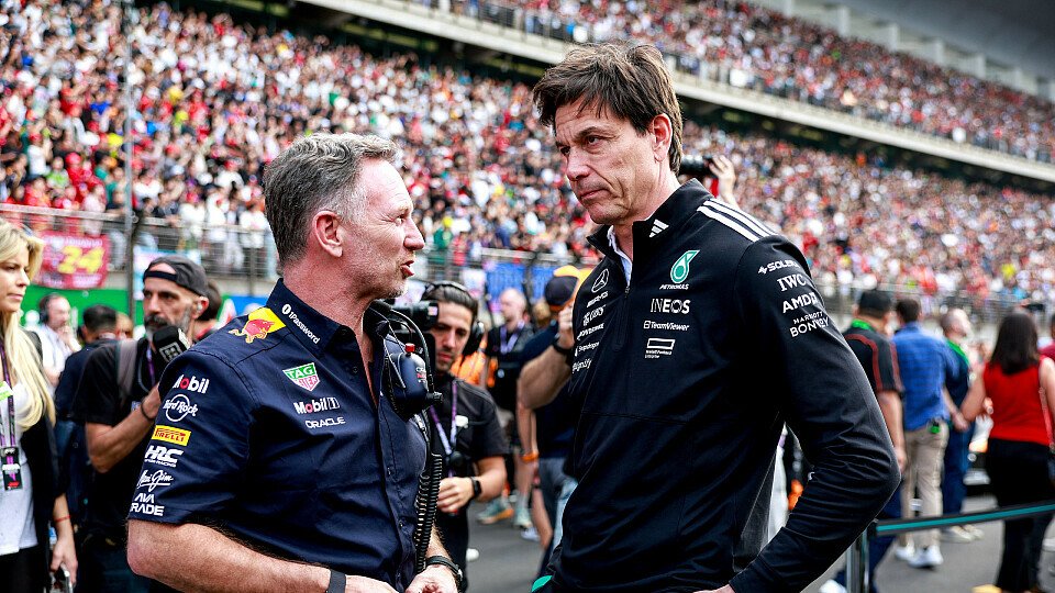 Red-Bull-Teamchef Christian Horner und Mercedes-Teamchef Toto Wolff sprechen in der Startaufstellung vor dem China-GP