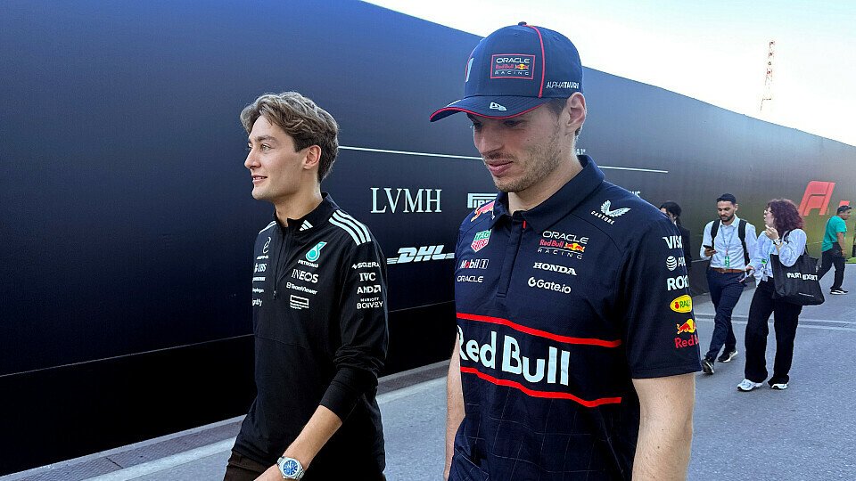 George Russell und Max Verstappen verlassen gemeinsam das Stewards-Büro in Kanada George Russell und Max Verstappen verlassen gemeinsam das Stewards-Büro in Kanada