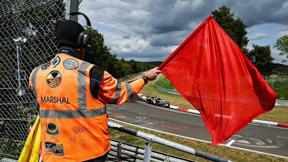 Rote Flaggen bei den 24h Nürburgring