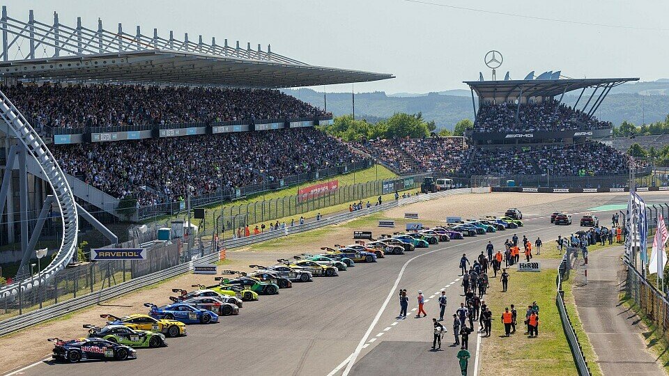 Startaufstellung bei 24h Nürburgring 2025