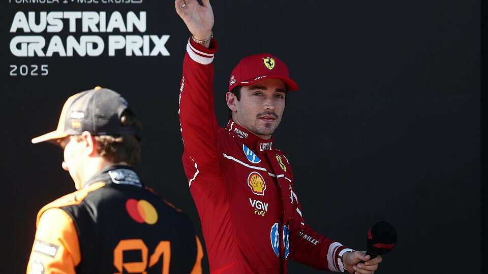 Charles Leclerc winkt den Fans nach Österreich-Qualifying, 