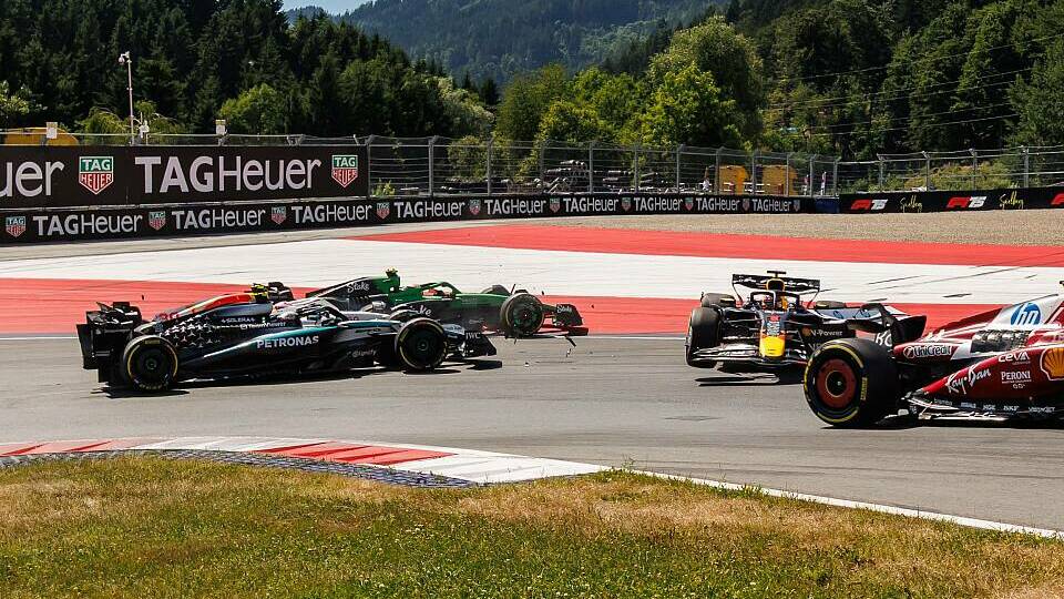 Startunfall mit Max Verstappen im Red Bull und Kimi Antonelli im Mercedes Startunfall mit Max Verstappen im Red Bull und Kimi Antonelli im Mercedes