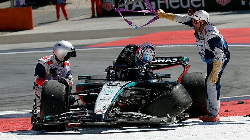 Startunfall mit Max Verstappen im Red Bull und Kimi Antonelli im Mercedes