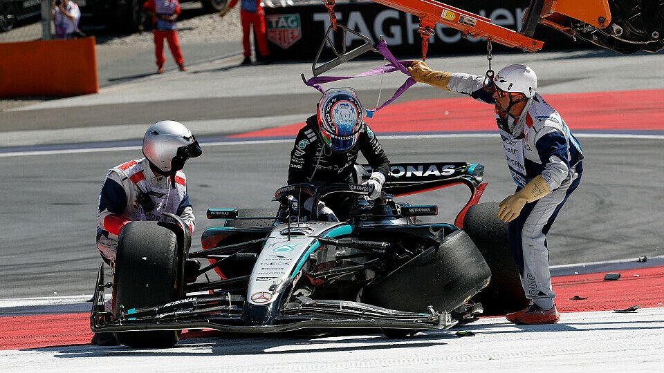 Startunfall mit Max Verstappen im Red Bull und Kimi Antonelli im Mercedes