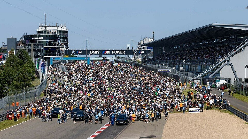Zuschauer beim 24h-Rennen Nürburgring