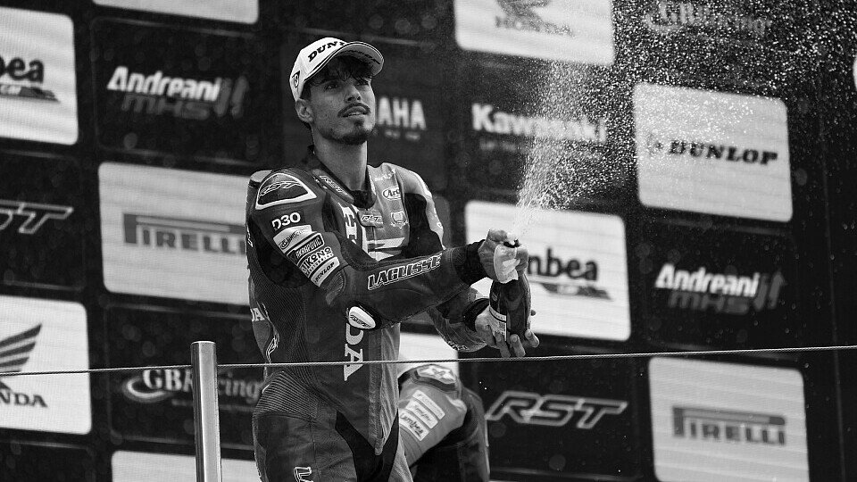 Borja Gomez feiert einen Sieg in der spanischen Superbike-Meisterschaft