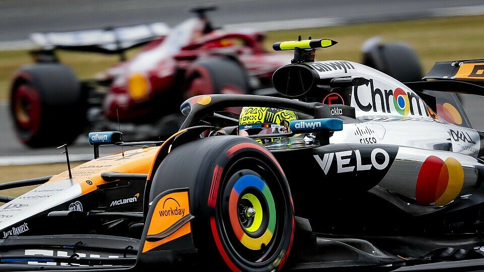 McLaren-Fahrer Lando Norris vor Charles Leclerc im Ferrari