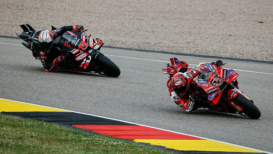 Francesco Bagnaia (Ducati Lenovo Team) vor Marco Bezzecchi (Aprilia Racing Team