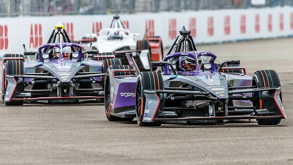 Pascal Wehrlein im Porsche vor Teamkollege Antonio Felix da Costa 