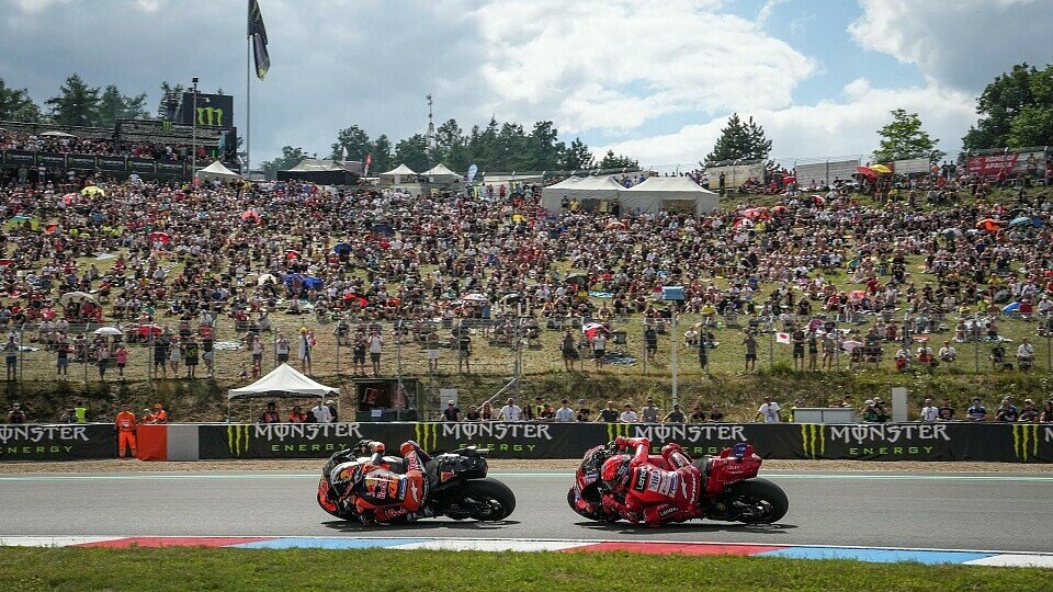 Pedro Acosta führt im Brünn-Sprint vor Marc Marquez