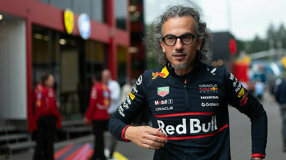 Red-Bull-Teamchef Laurent Mekies eilt durch das F1-Fahrerlager von Spa Red-Bull-Teamchef Laurent Mekies eilt durch das F1-Fahrerlager von Spa
