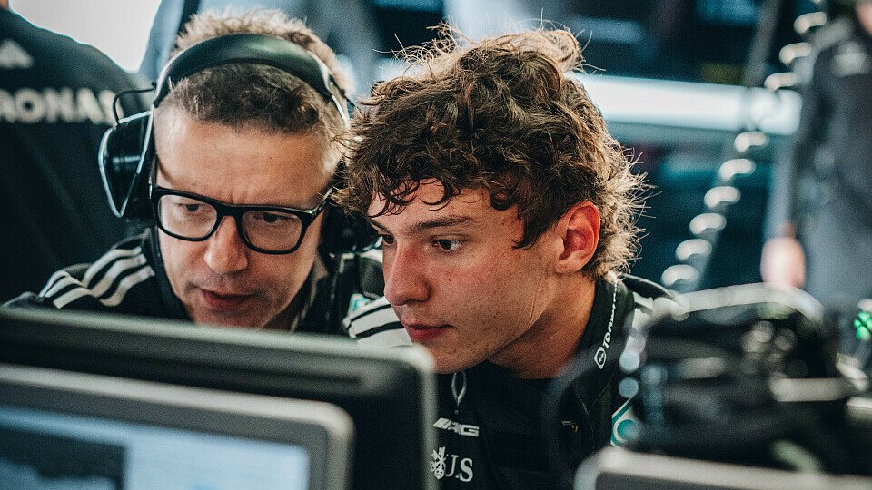 Mercedes-Fahrer Kimi Antonelli in der Box