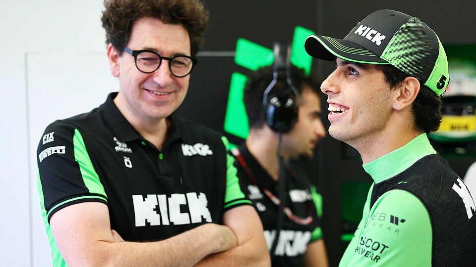 Sauber-Teamchef Mattia Binotto mit Gabriel Bortoleto in der Box Sauber-Teamchef Mattia Binotto mit Gabriel Bortoleto in der Box