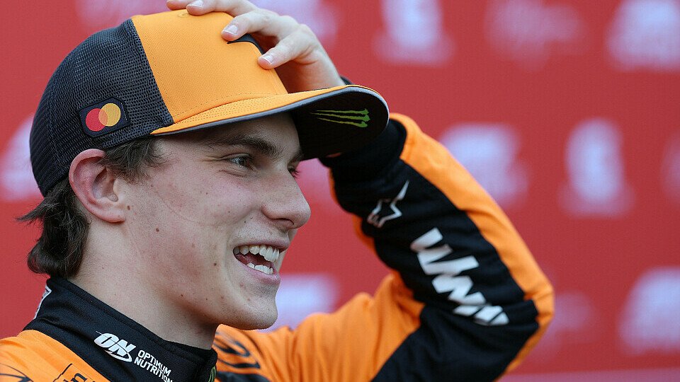McLaren-Pilot Oscar Piastri freut sich nach dem Sprint-Qualifying von Spa über die Pole
