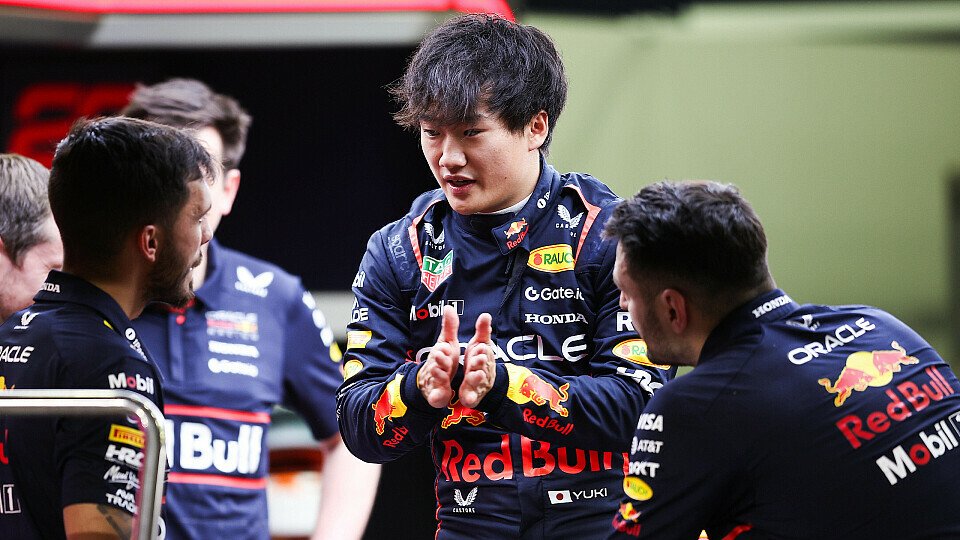 Formel 1, 2025, Yuki Tsunoda, Red Bull, Portrait, Garage Formel 1, 2025, Yuki Tsunoda, Red Bull, Portrait, Garage