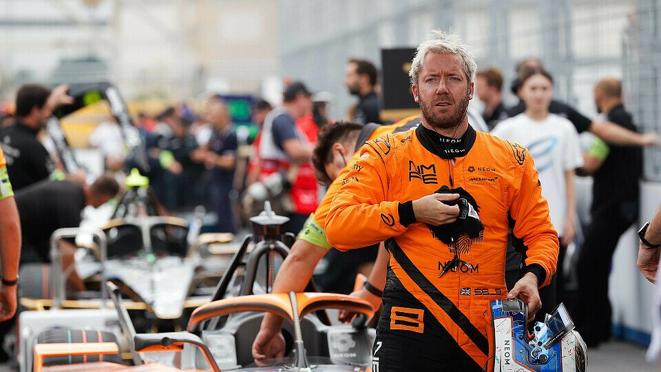 Sam Bird mit McLaren bei einem Formel-E-Rennen Sam Bird mit McLaren bei einem Formel-E-Rennen