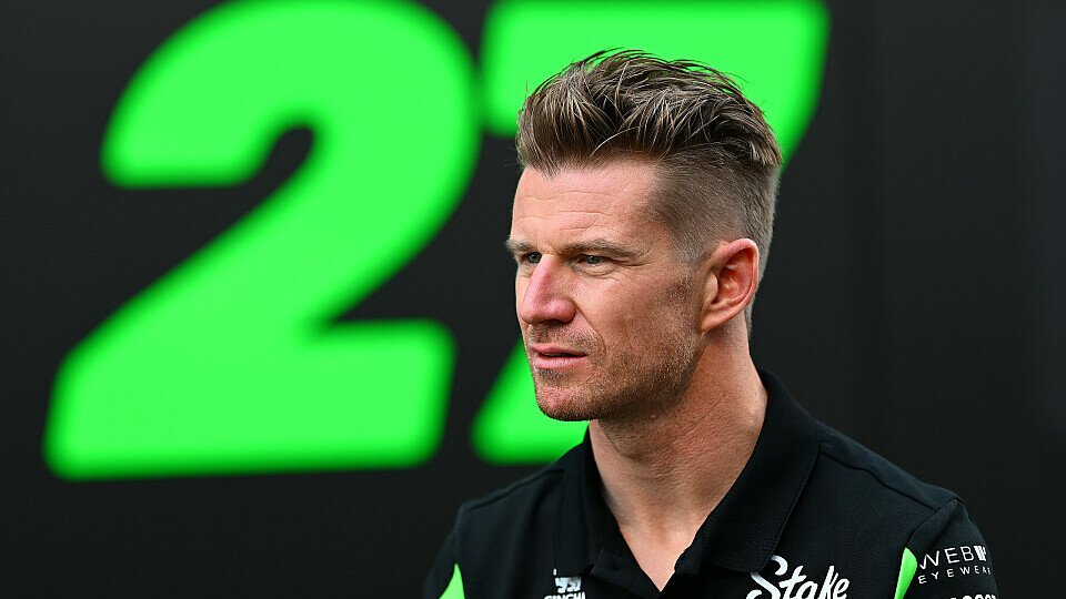 Sauber-Fahrer Nico Hülkenberg spricht mit den Medien