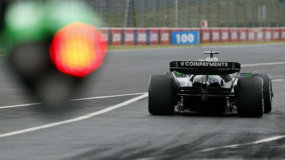 Nico Hülkenberg fährt im Sauber aus der Boxengasse zum 2. Training auf dem Hungaroring Nico Hülkenberg fährt im Sauber aus der Boxengasse zum 2. Training auf dem Hungaroring