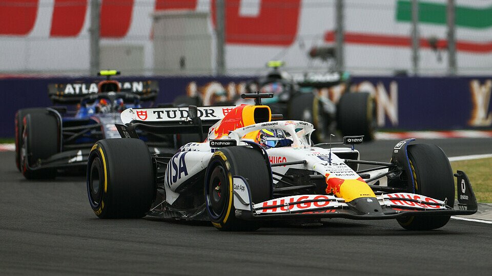 Racing Bull-Fahrer Isack Hadjar vor Carlos Sainz Jr. im Williams beim Ungarn Grand Prix auf dem Hungaroring