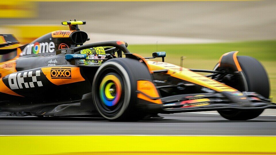 Lando Norris führt im McLaren das Rennen auf dem Hungaroring an Lando Norris führt im McLaren das Rennen auf dem Hungaroring an