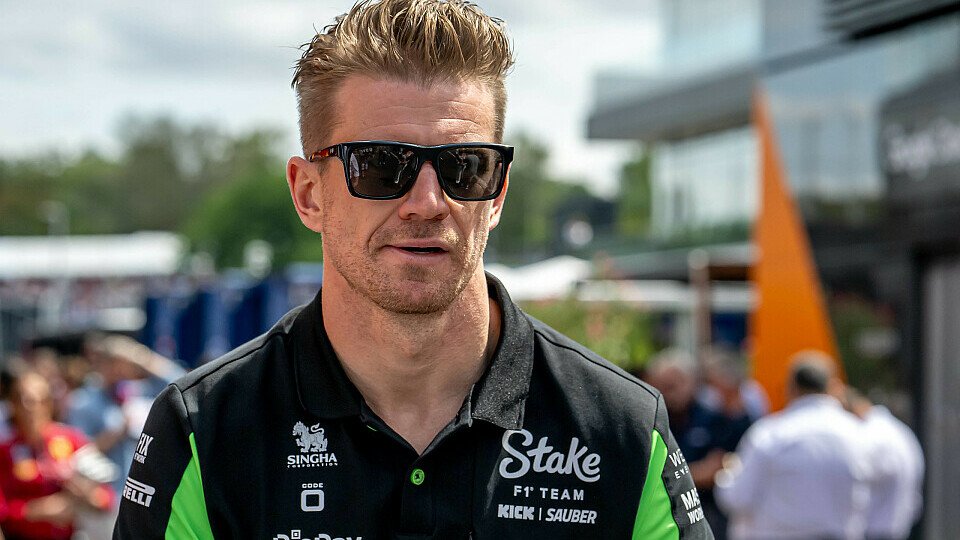 Nico Hülkenberg marschiert durch das Formel-1-Paddock