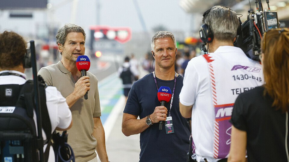 Sky-Experte Ralf Schumacher und Reporter Peter Hardenacke vor Ort bei der Formel 1 in Bahrain.