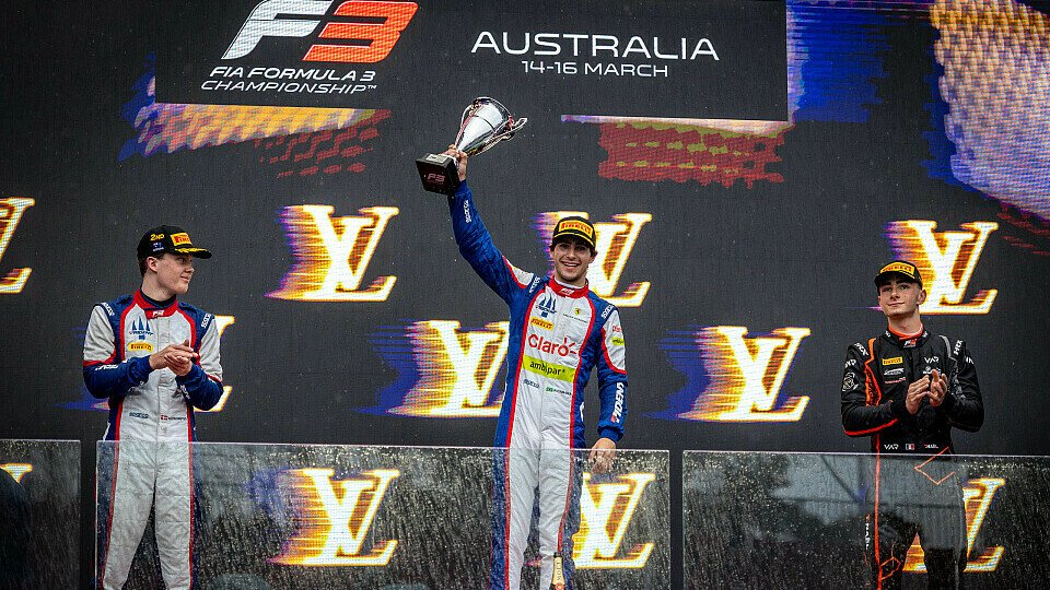 Rafael Camara auf dem Podium in der Formel 3.