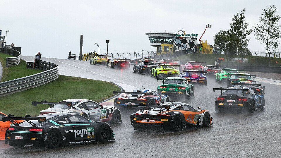 Die Strecke beim DTM-Rennen auf dem Sachsenring war nass Die Strecke beim DTM-Rennen auf dem Sachsenring war nass