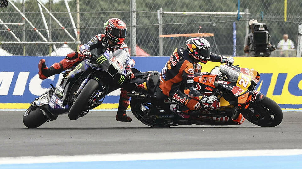 Fabio Quartararo kracht beim Sprint-Start der MotoGP in Ungarn in Enea Bastianini.