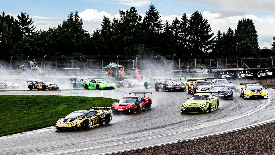 Jordan Pepper führt das Feld auf dem nassen Sachsenring an