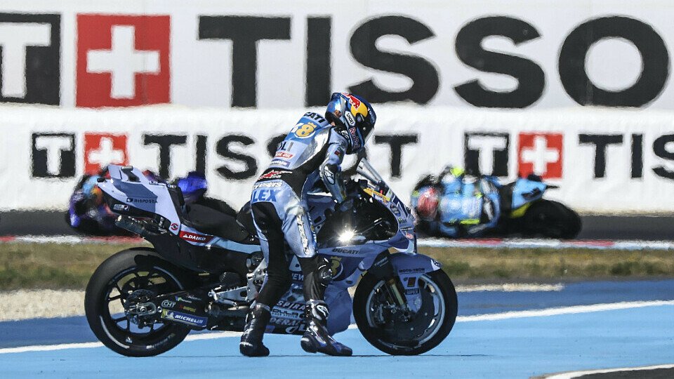 Alex Marquez kam im Ungarn-GP früh zu Sturz und fuhr anschließend nur noch hinterher, Foto: IMAGO / Zsombor Toth
