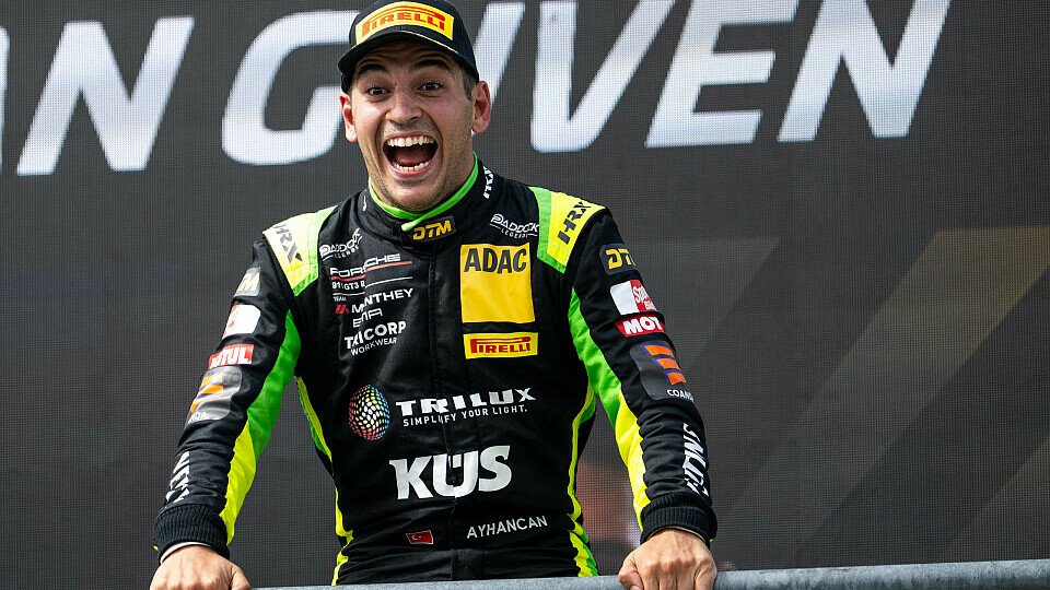 Ayhancan Güven auf dem Podium des Sachsenrings.