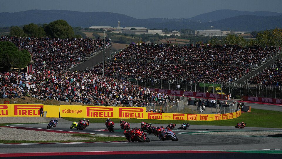 Barcelona kommt mit vielen flüssigen, schnellen Kurvenkombinationen daher, Foto: IMAGO / Nordphoto