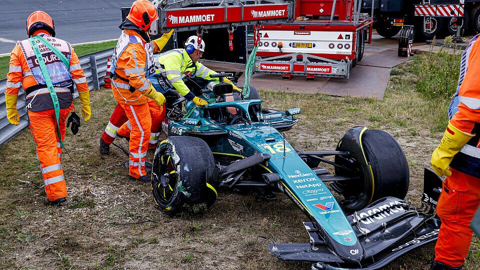 Streckenposten schleppen Aston Martin von Lance Stroll ab