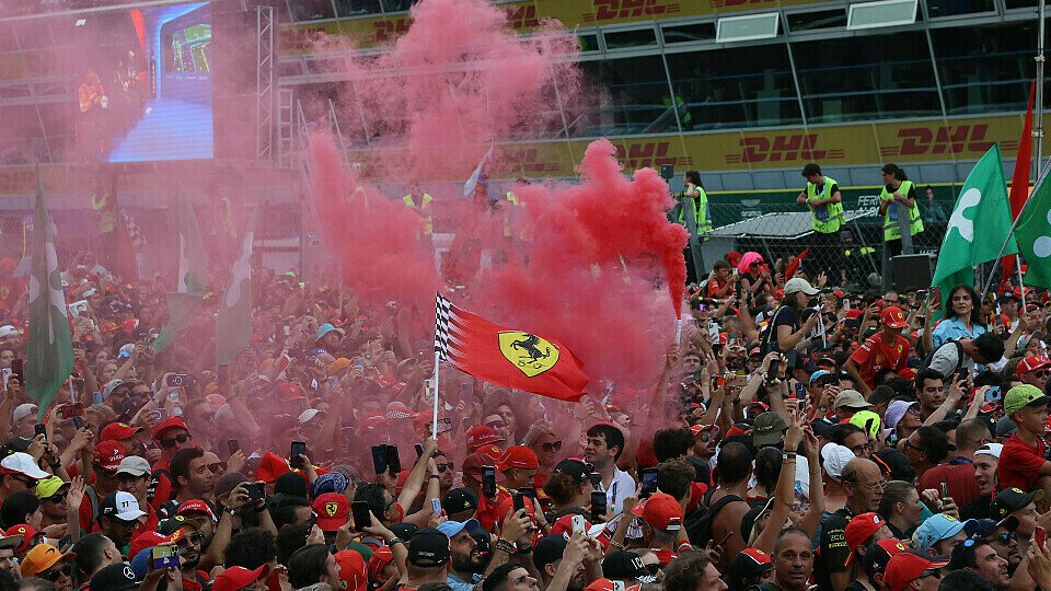 Tifosi jubeln nach Ferrari-Sieg in Monza