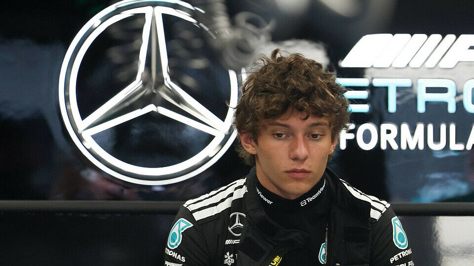 Kimi Antonelli sitzt in der Mercedes-Box