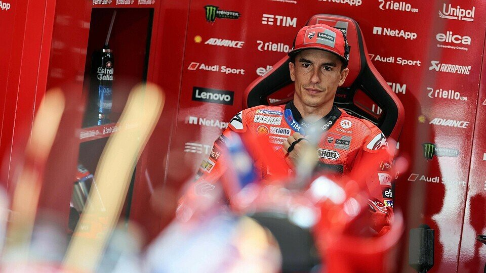 Marc Marquez sitzt in der Ducati-Box Marc Marquez sitzt in der Ducati-Box