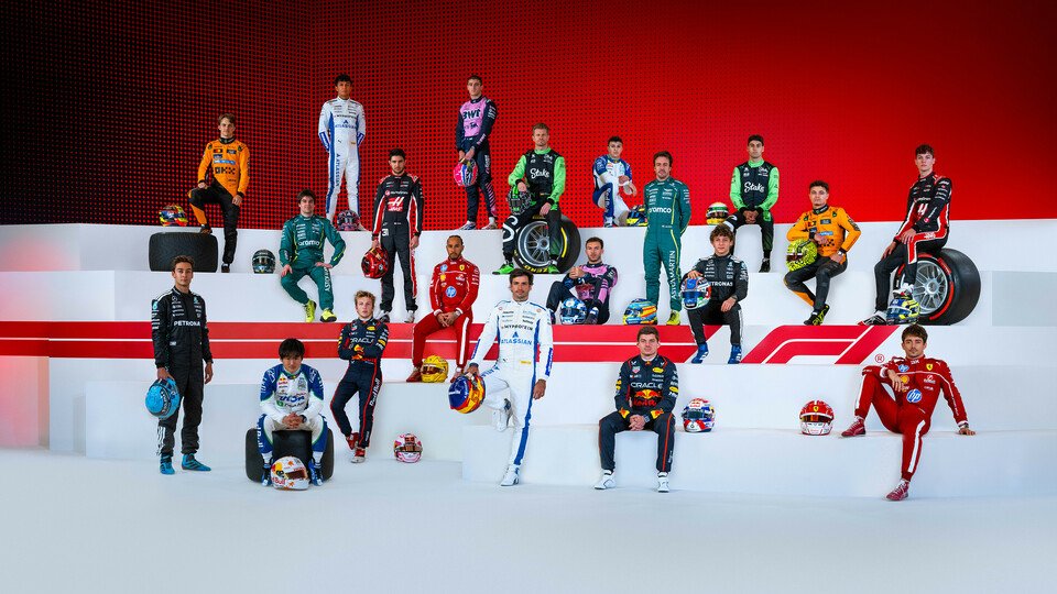 Alle 20 Formel-1-Fahrer der Saison 2025 posieren für ein Gruppenfoto