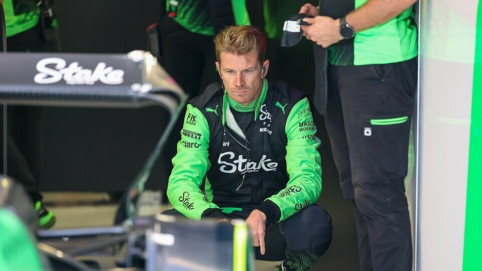 Nico Hülkenberg nimmt seinen Sauber C45 unter die Lupe