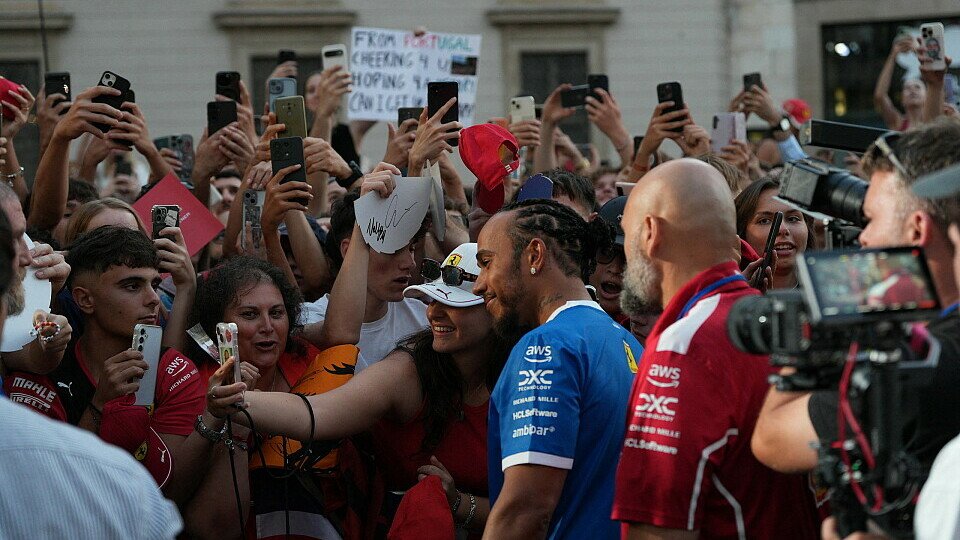 Lewis Hamilton bei einem Event von Ferrari in Mailand vor dem Italien-GP 2025