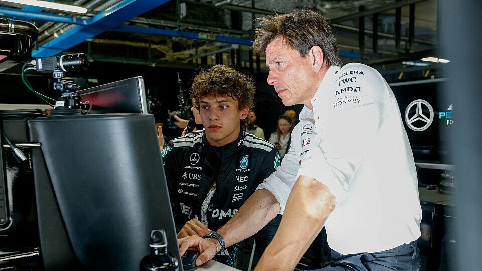 Toto Wolff und Kimi Antonelli in der Mercedes-Garage beim Großen Preis von Italien